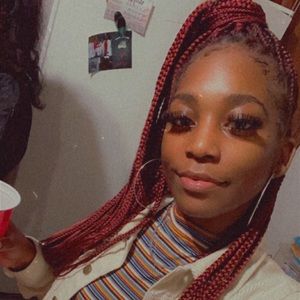 Meet your Posher, Dee